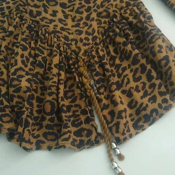 TIME AND TRU ASYMETRICAL PEPLUM SHIRT IN LEOPARD - Picture 5 of 11